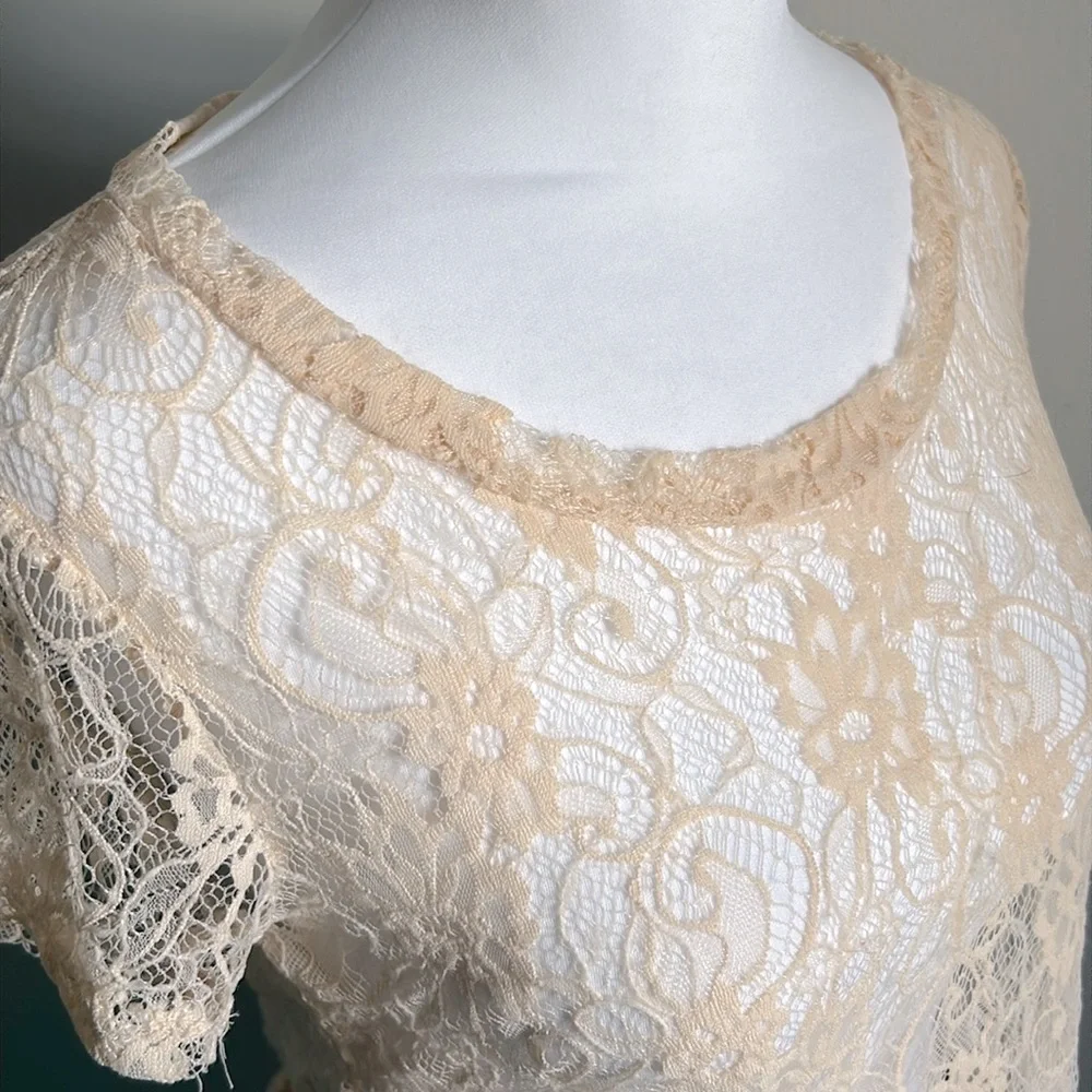 ⬇️ 2/$25 Listing - Delia’s Women’s Vintage Lace Short Sleeve Overlay Blouse